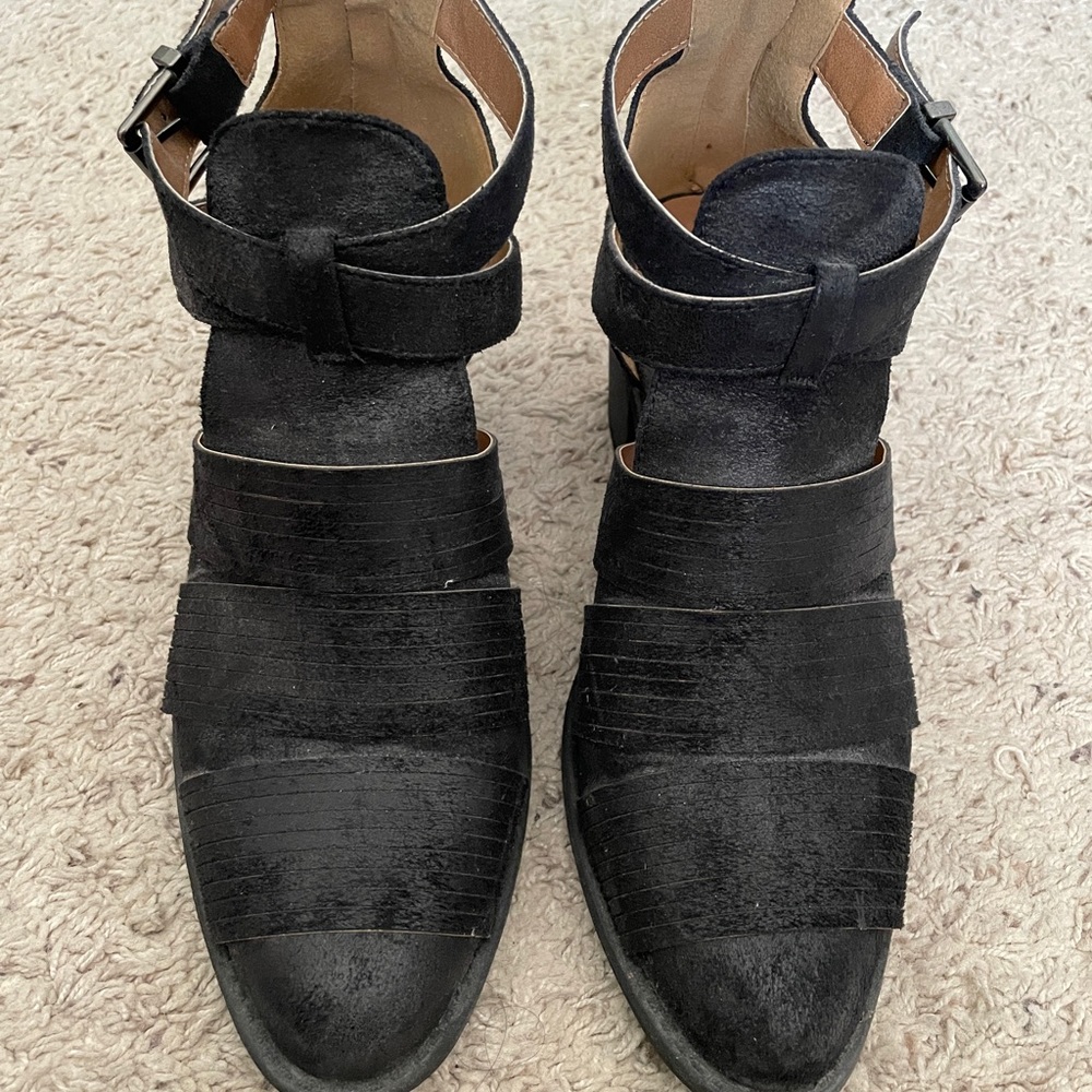 BLACK BOOTIES - Picture 4 of 4